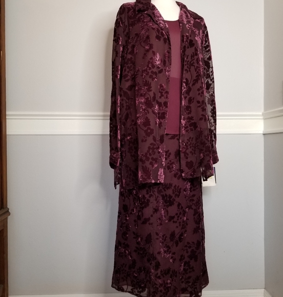 Joan Leslie Dresses & Skirts - Size 14 Joan Leslie blouse & skirt set